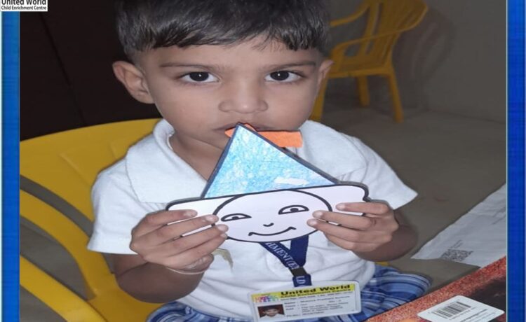 We made a triangular clown cap!